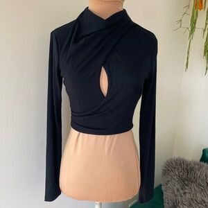Significant Other Cut Out Keyhole Dibbed Long Sleeve Cropped Odelia Top EUC US 4